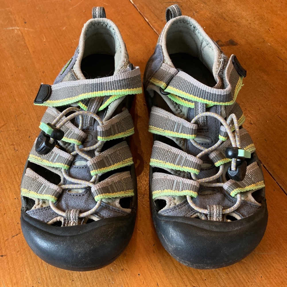 Boys Keens Grey, great condition